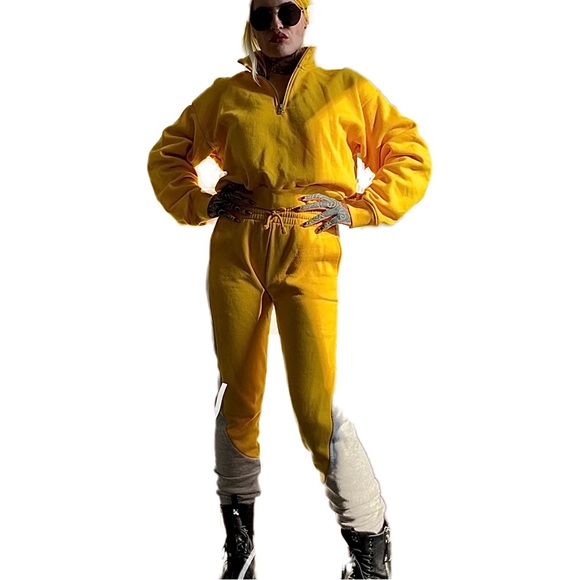 ARITZIA Yellow Sweatsuit - Cozy Fleece 1/4 zip sweatshirt & Perfect Sweatpant - Picture 3 of 8